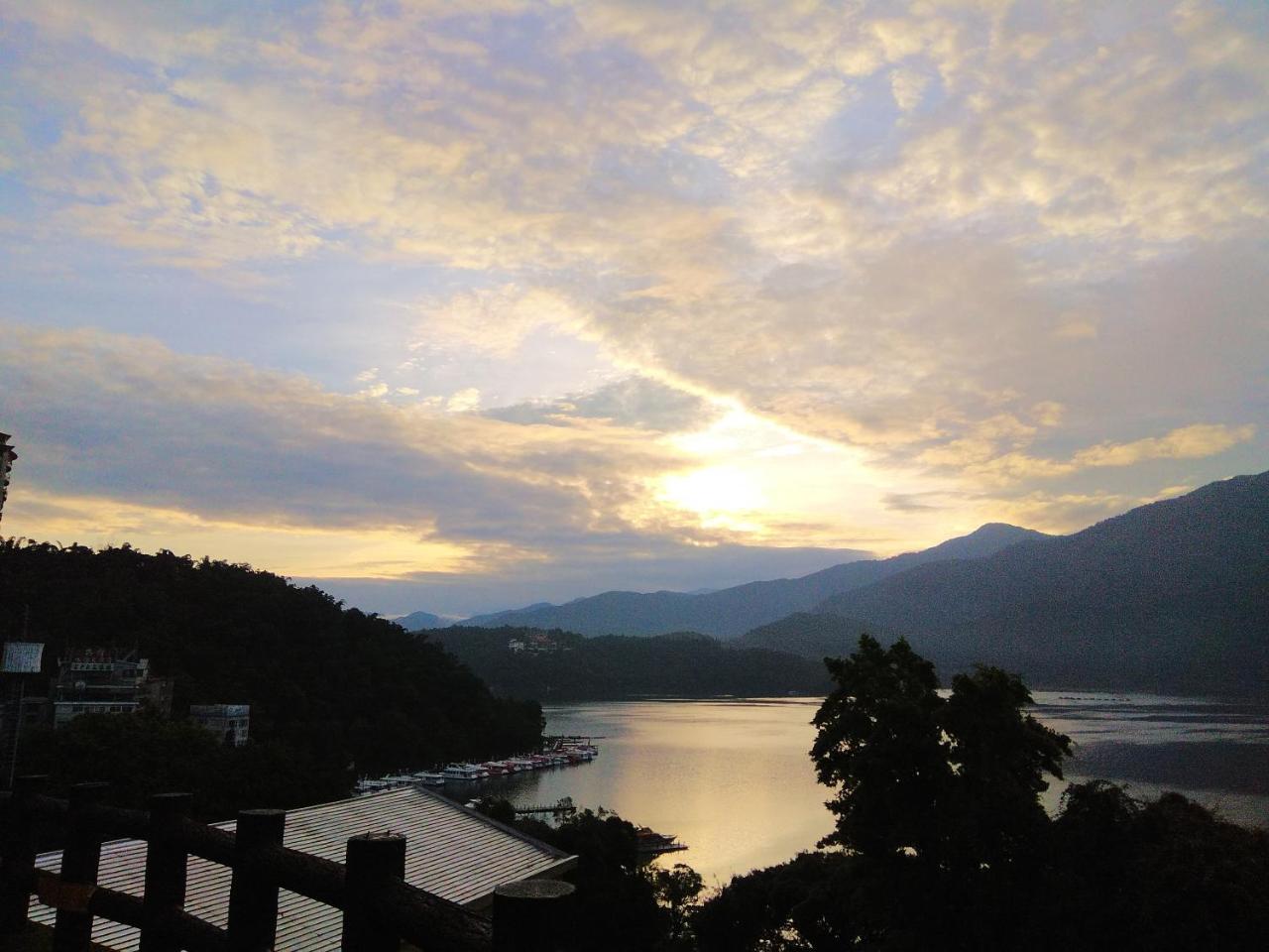 Sun Moon Lake Crown Yu Hotel Yuchi Exterior foto